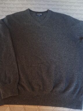 Men's Large Dark Gray / Charcoal V-Neck Cashmere Sweater - Classic and Soft